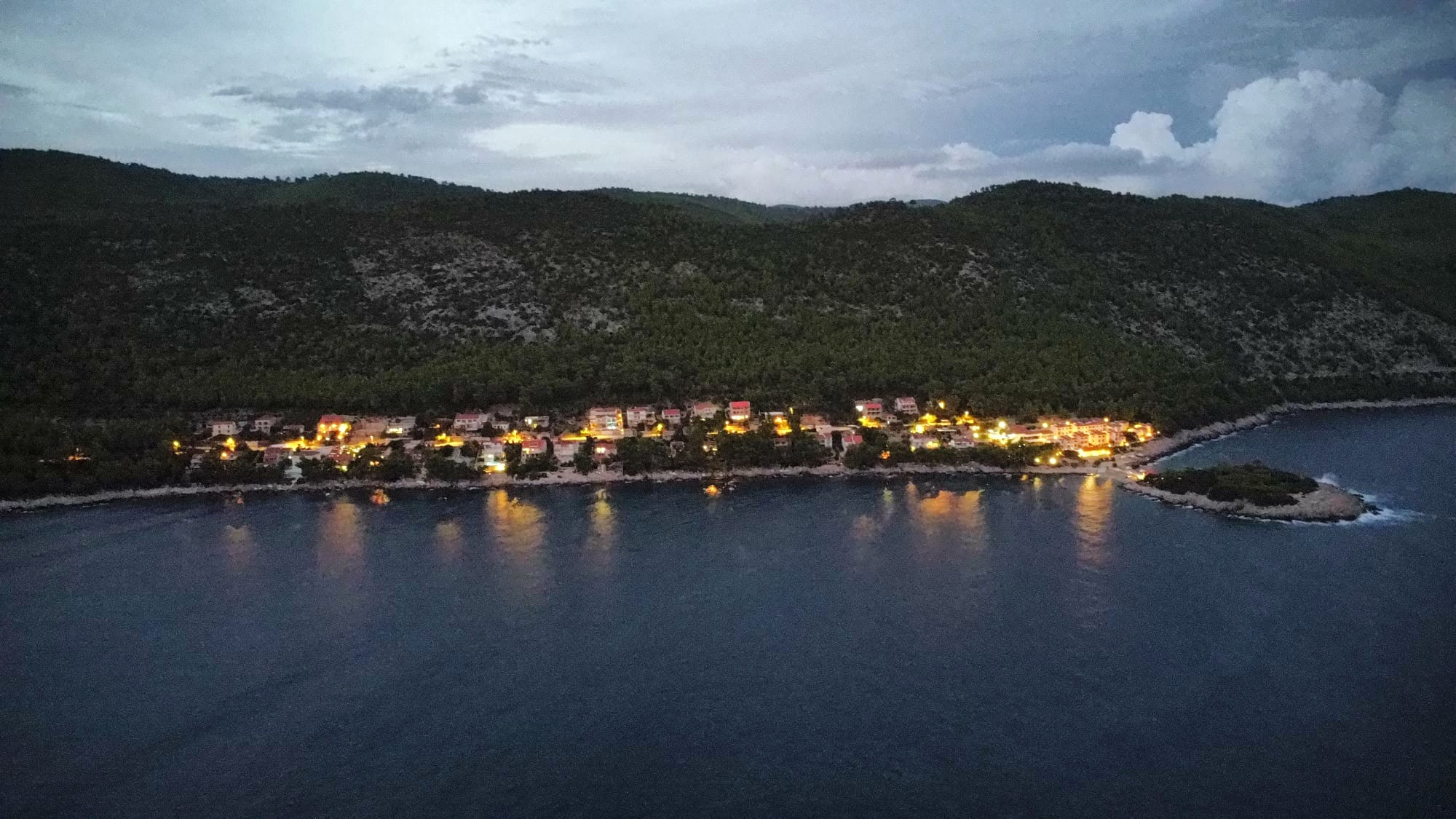 Villa V house surroundings at night